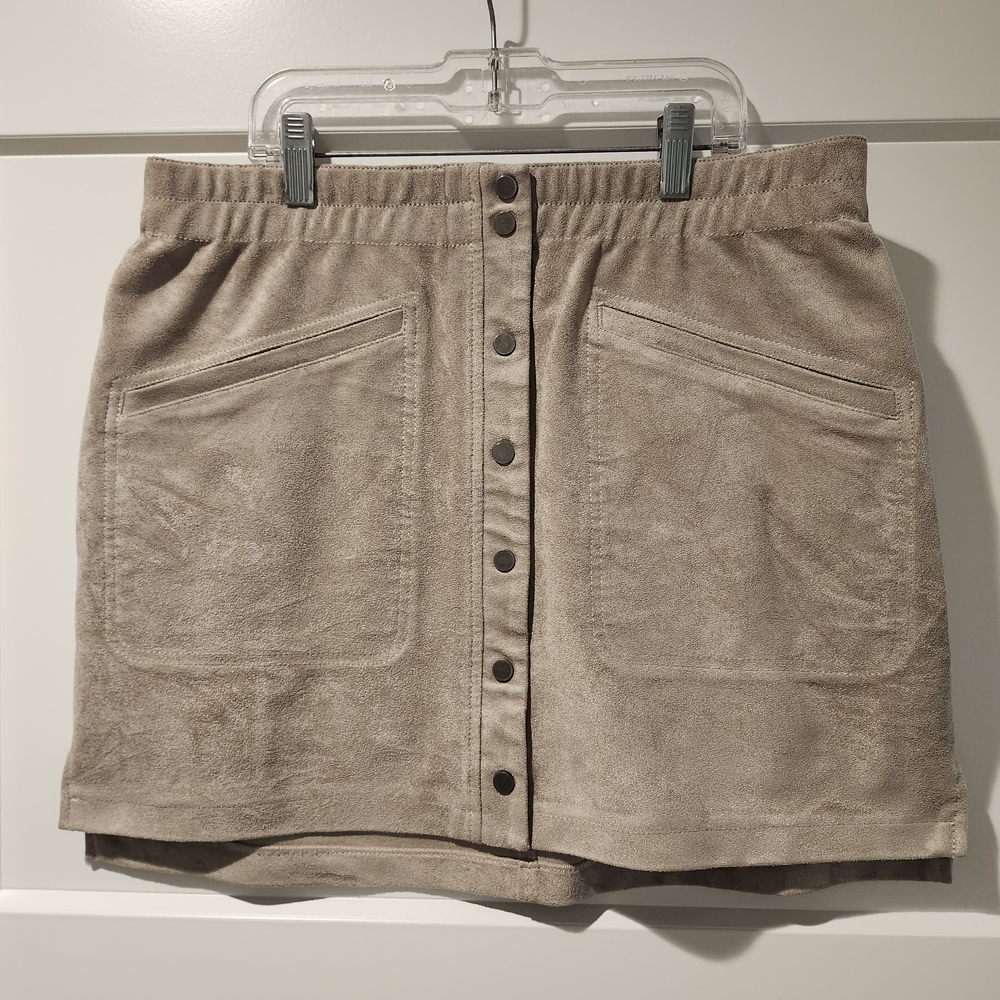 BCBGMaxAzria Tan Button-Front Pencil Skirt - Picture 2 of 4